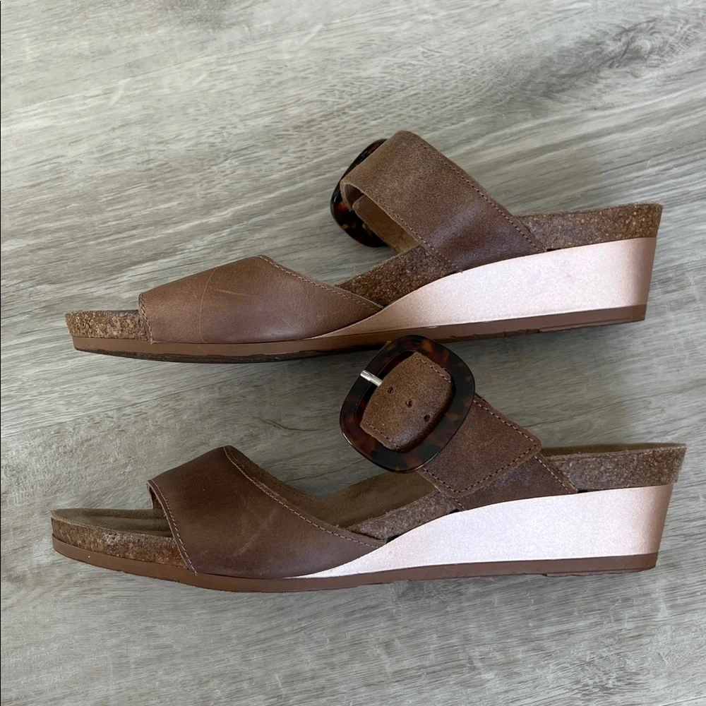Naot Kingdom Wedge Sandal Shoes Nubuck Leather Metallic Comfort Support Women 40